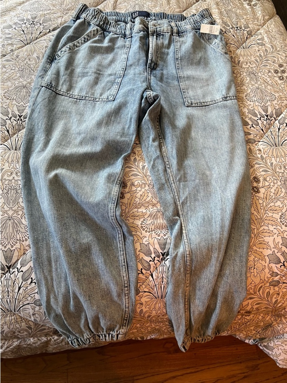 New with Tags* Gap High Rise Utility Girlfriend Denim Joggers